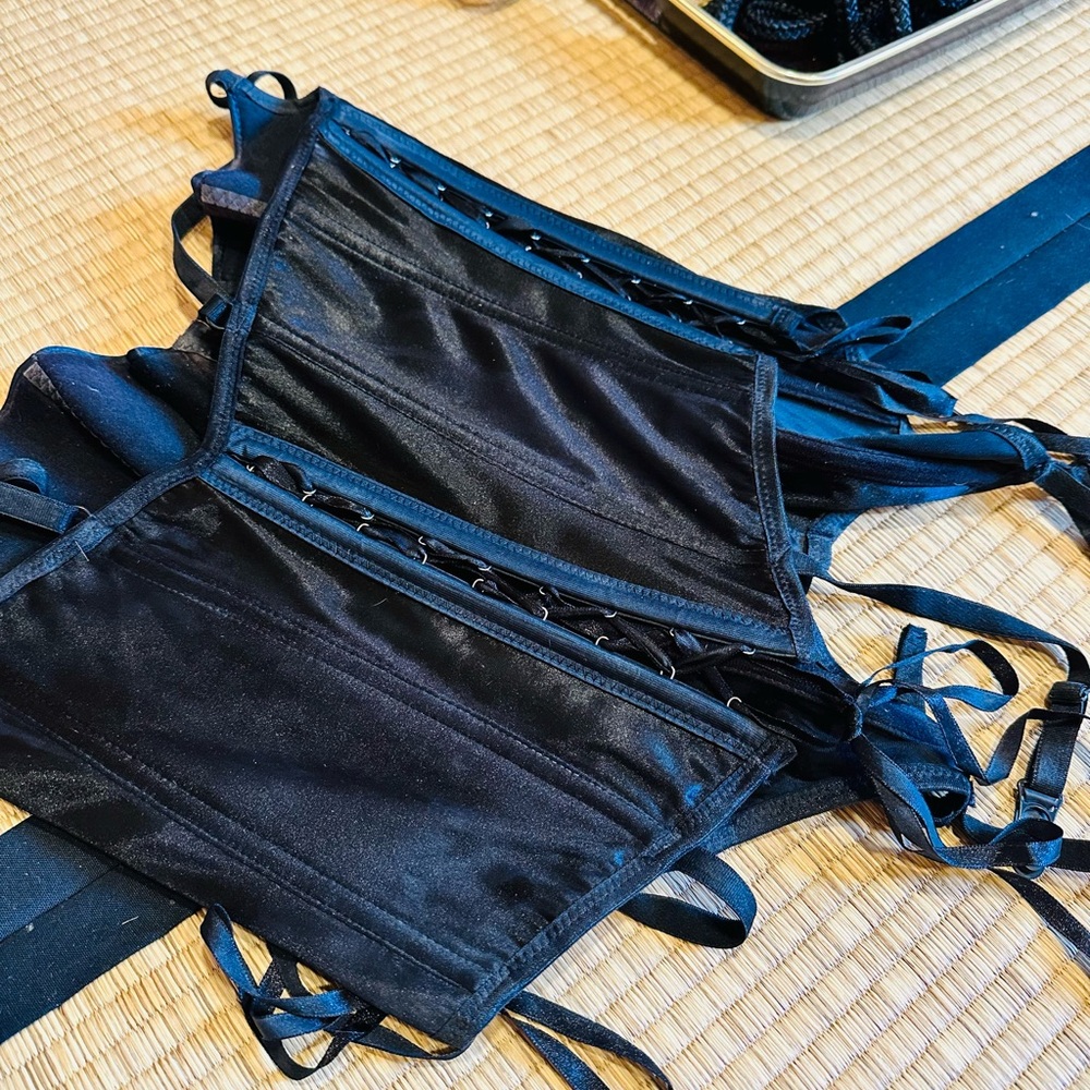 SOLD Black Vintage Corset Top - Picture 3 of 3